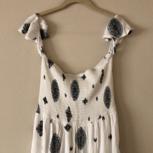 Flowy white summer dress - Picture 3 of 5